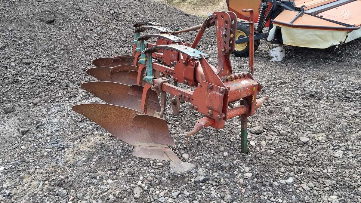 Kverneland 4B, ploughs