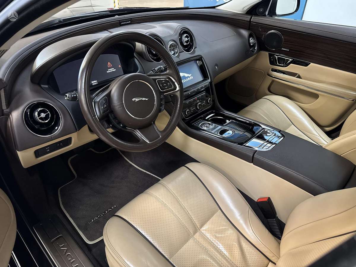 Jaguar XJ, 3.0 l., Седан