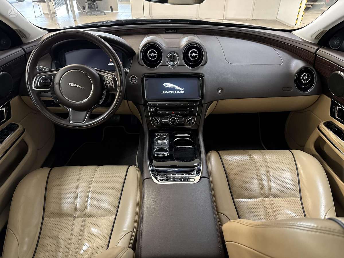 Jaguar XJ, 3.0 l., Седан