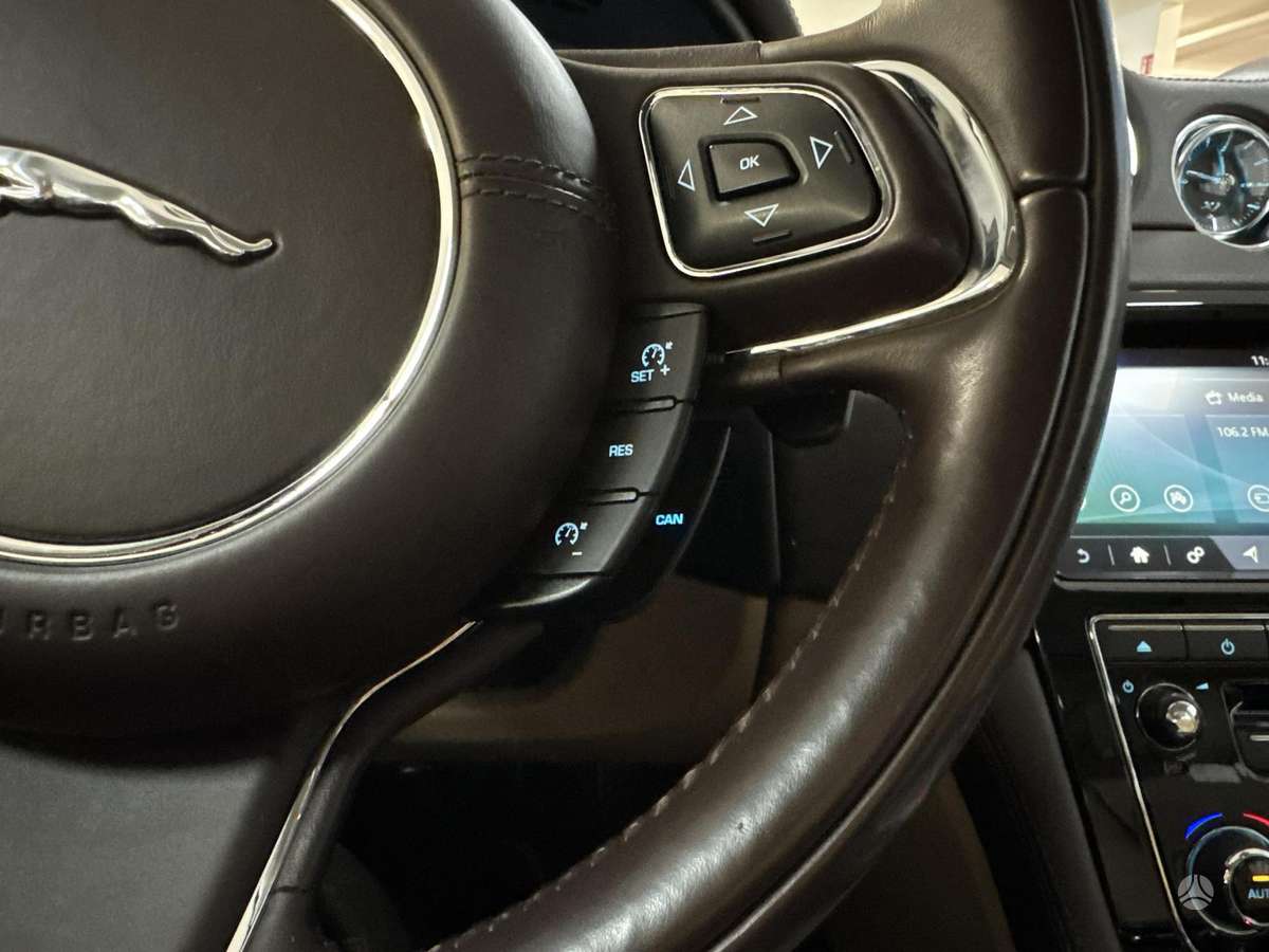 Jaguar XJ, 3.0 l., Седан