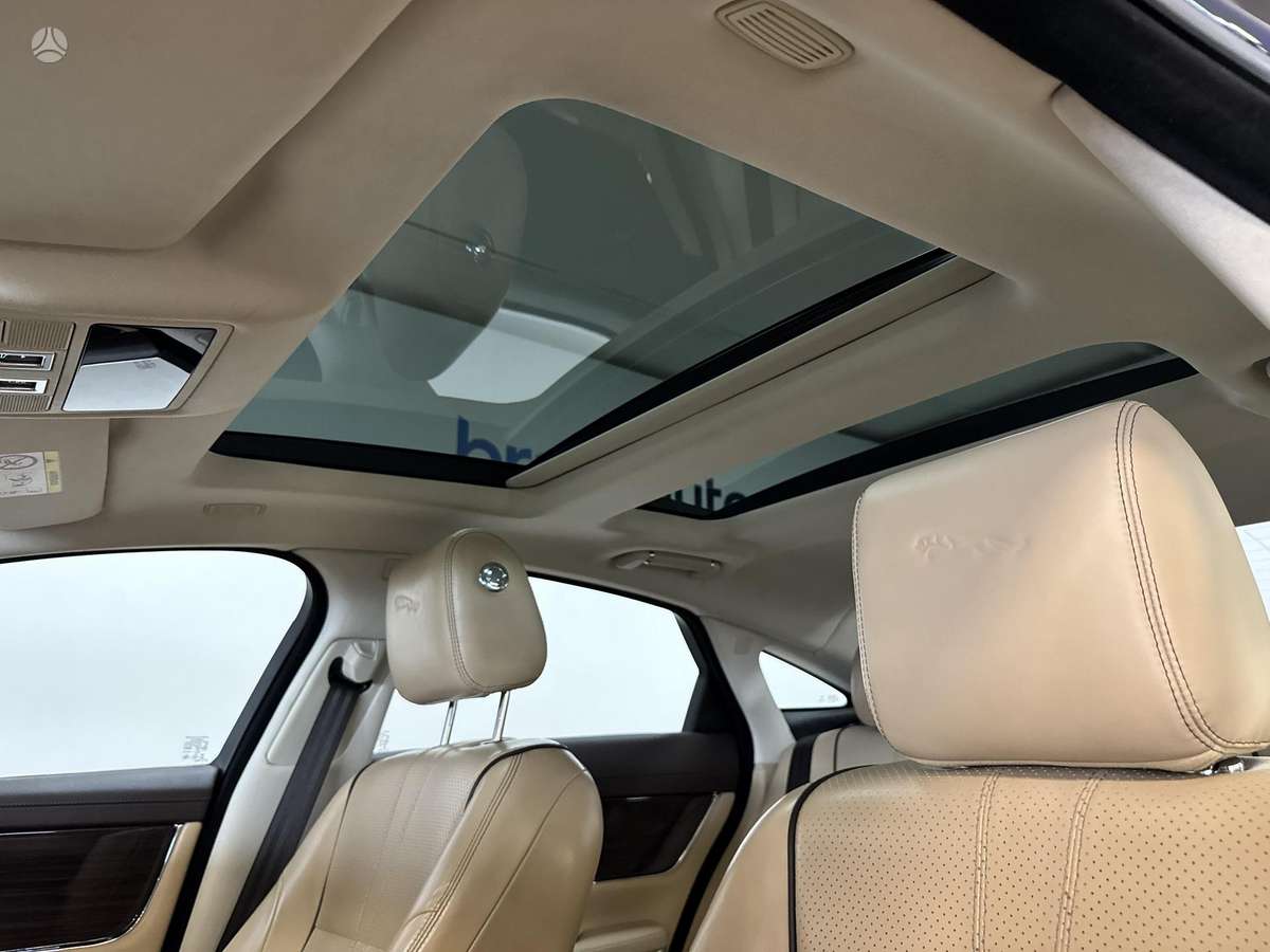Jaguar XJ, 3.0 l., Седан