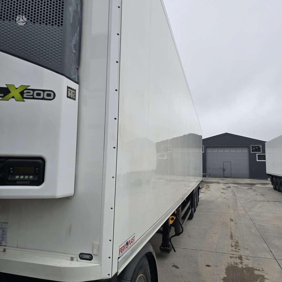 Schmitz Cargobull SKO24, Thermo King SLX200, refrigerated