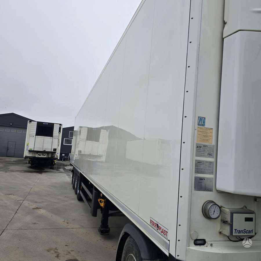 Schmitz Cargobull SKO24, Thermo King SLX200, refrigerated