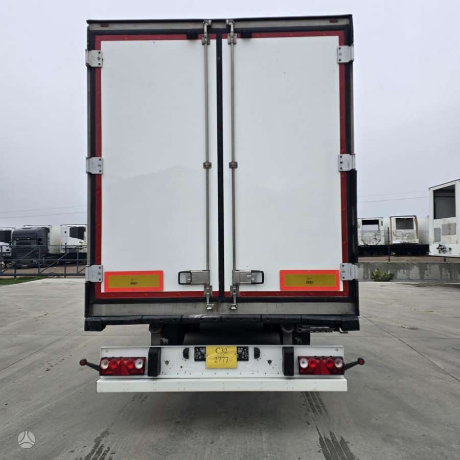 Schmitz Cargobull SKO24, Thermo King SLX200, refrigerated
