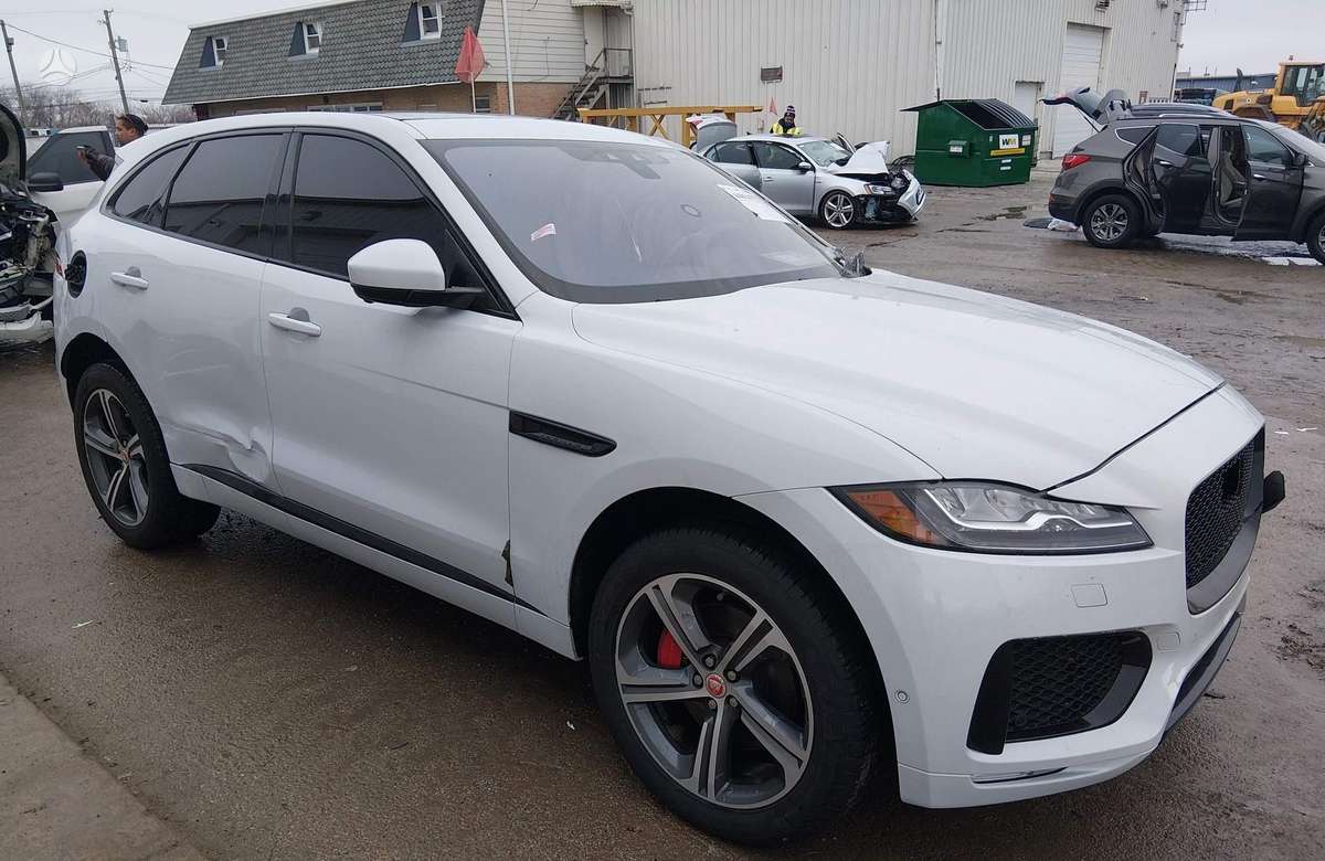 Jaguar E-Pace, 3.0 l., off-road / crossover