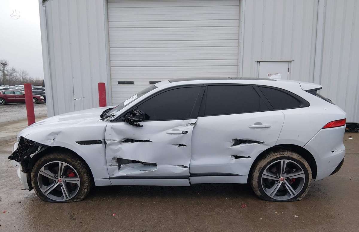 Jaguar E-Pace, 3.0 l., off-road / crossover