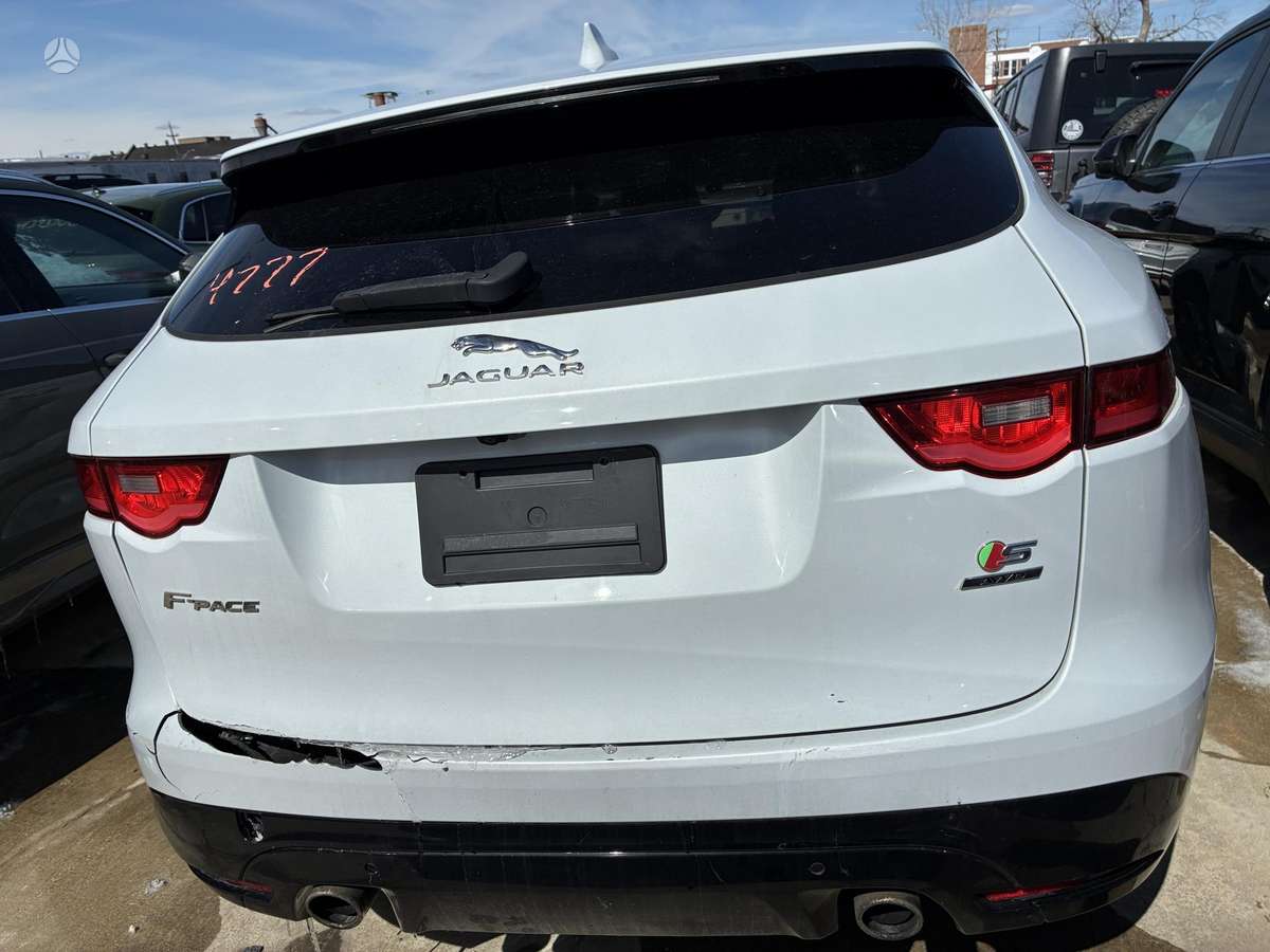 Jaguar E-Pace, 3.0 l., off-road / crossover