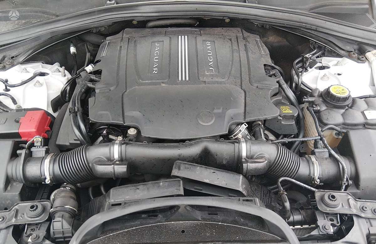 Jaguar E-Pace, 3.0 l., off-road / crossover
