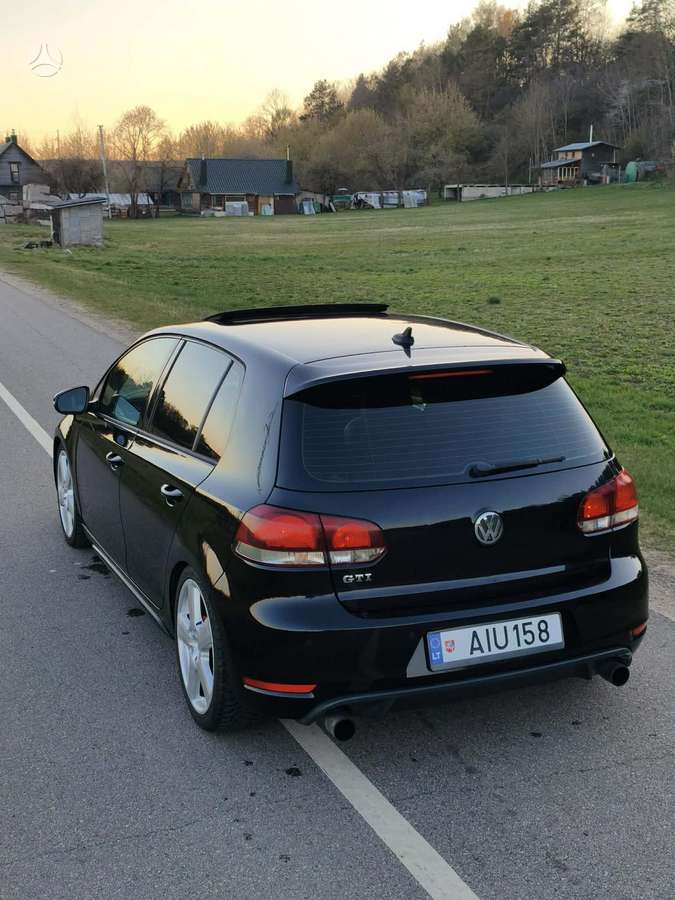 Volkswagen Golf - 6