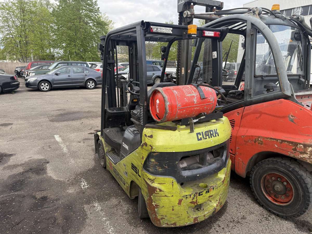 Clark S25GL, forklifts