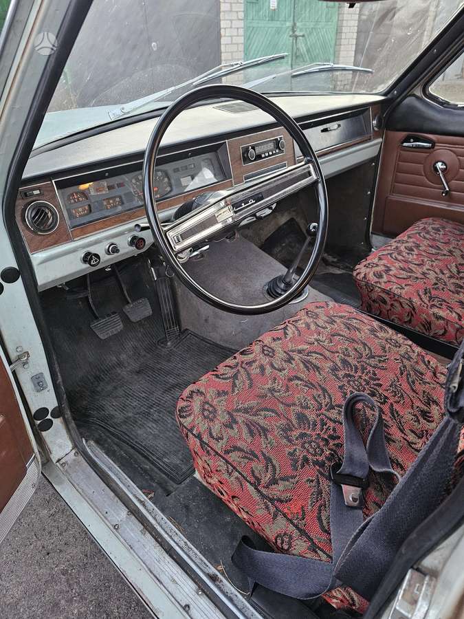 GAZ 24, 2.5 l., Седан