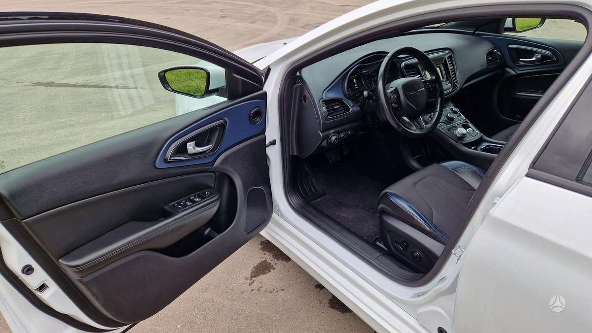 Chrysler 200, 2.4 l., Седан