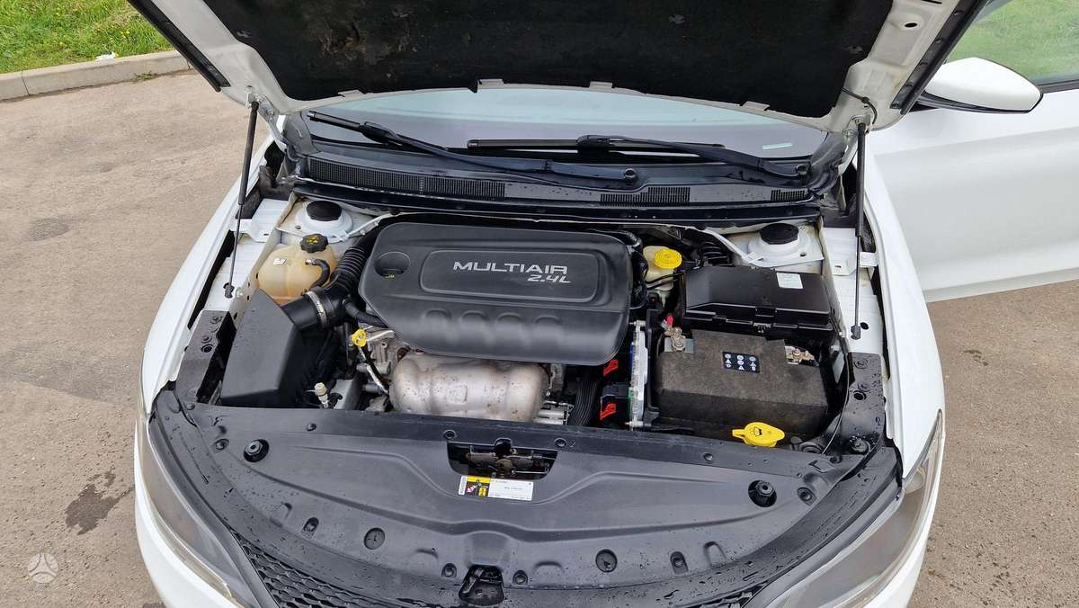 Chrysler 200, 2.4 l., Седан