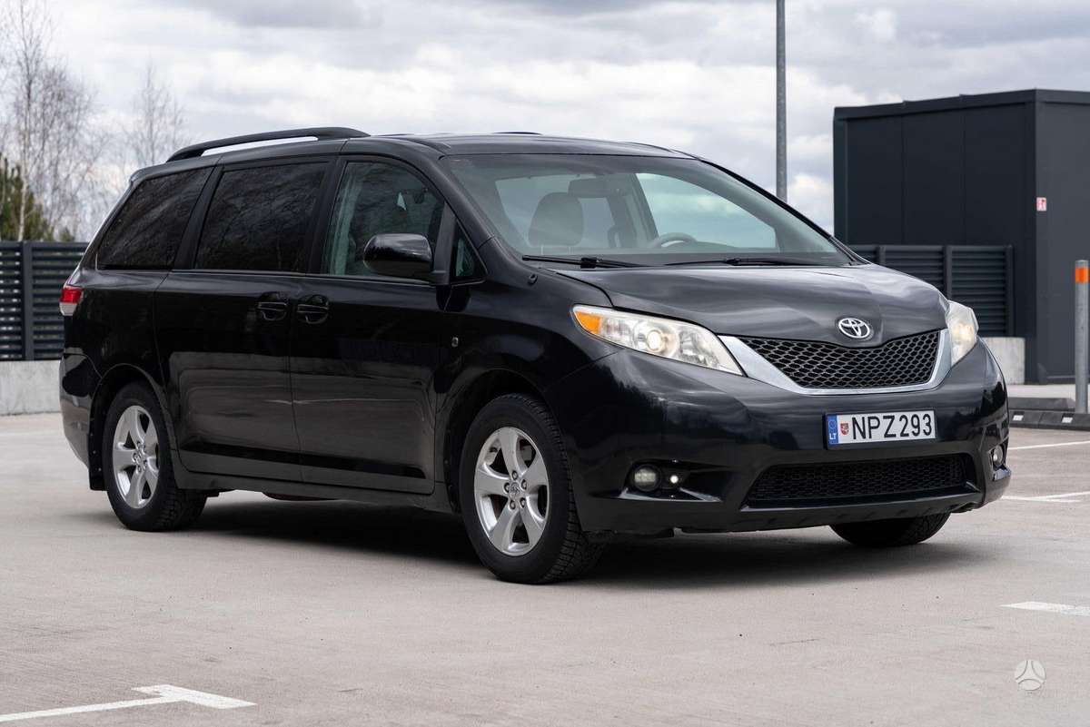 Toyota Sienna - 9