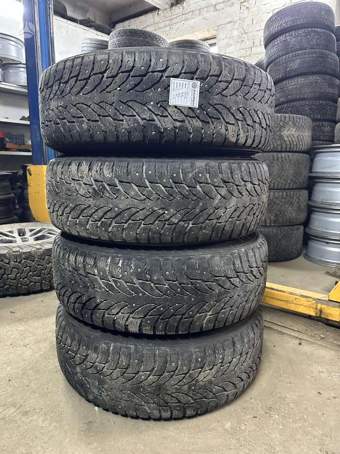 Nokian, žieminės 245/70 R17