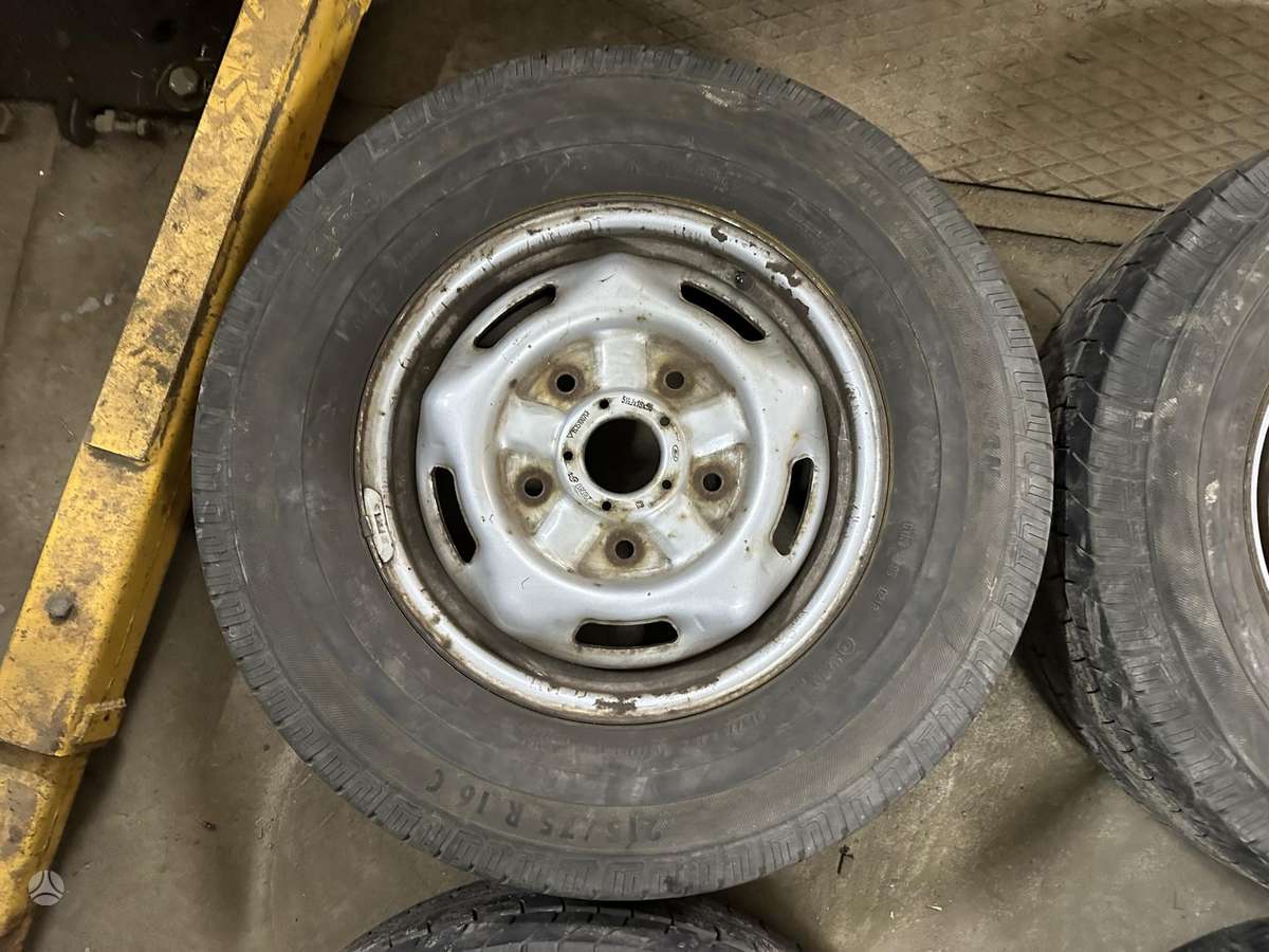 Ford, plieniniai štampuoti, R16