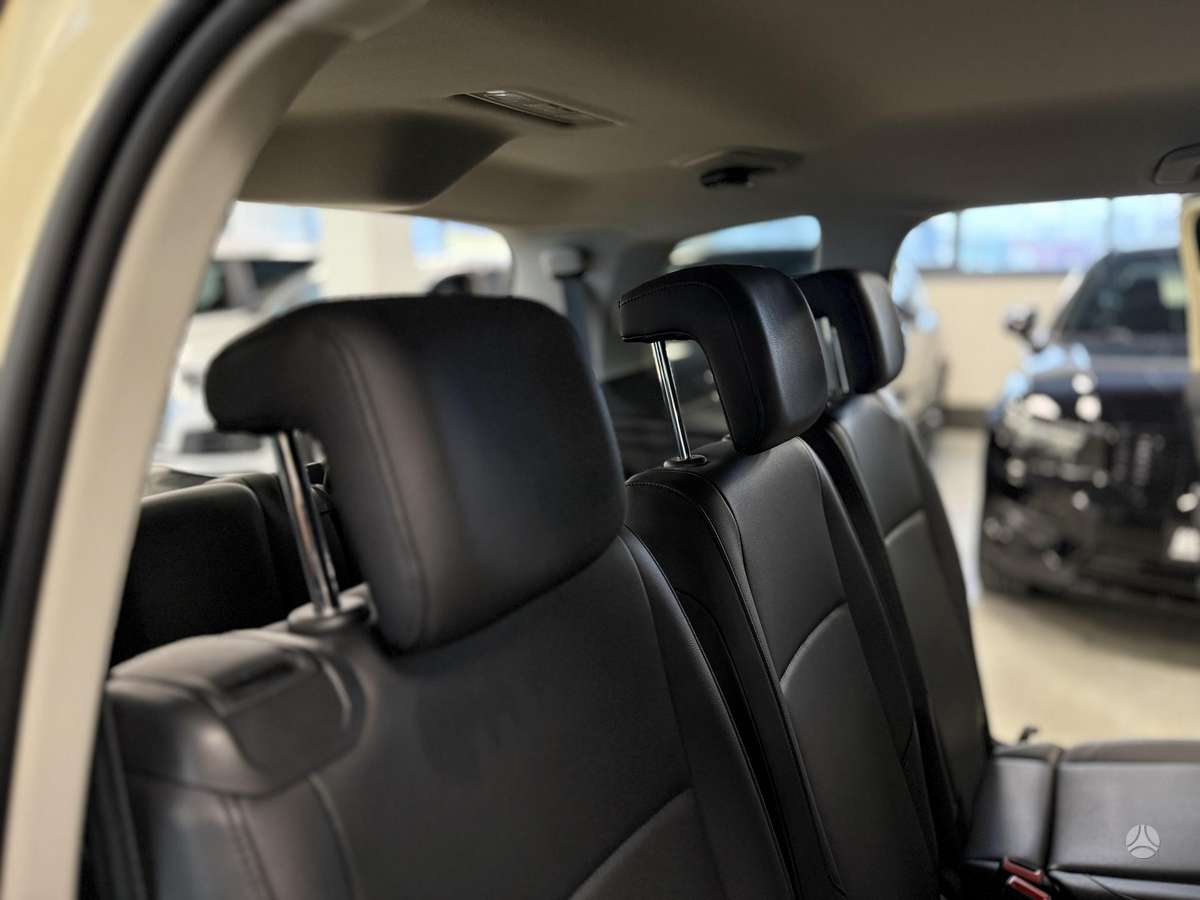 Volkswagen Touran - 9