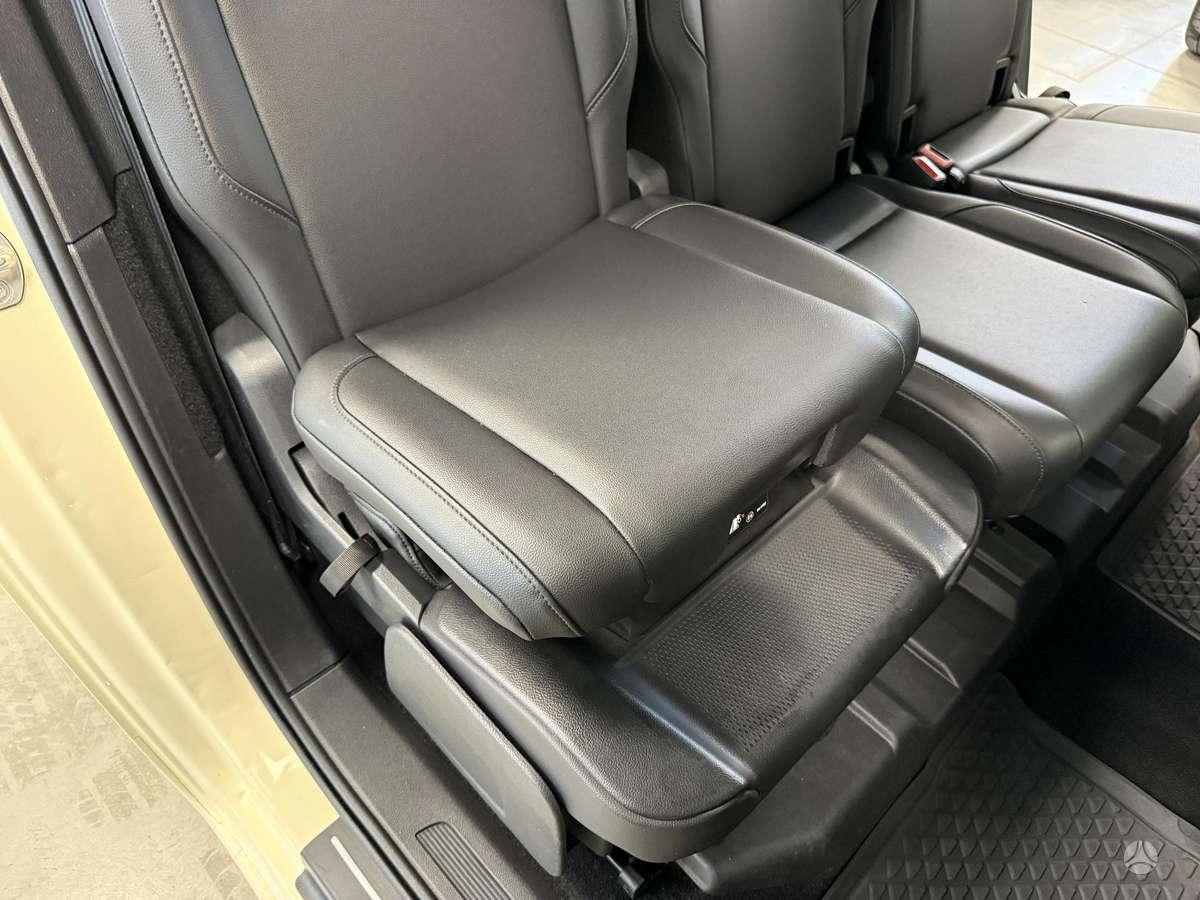 Volkswagen Touran - 10