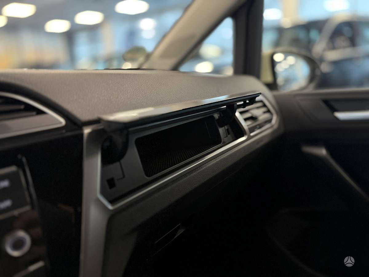 Volkswagen Touran - 11