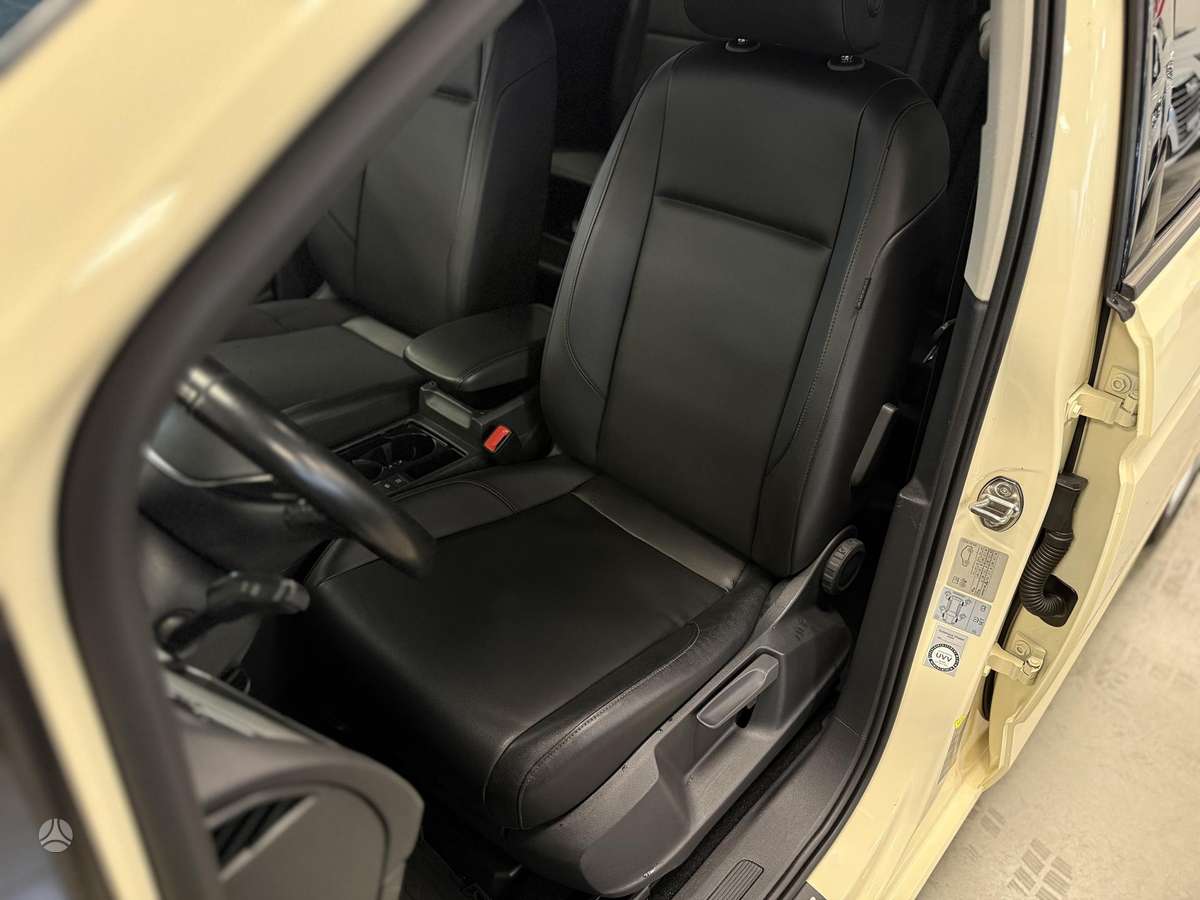 Volkswagen Touran - 12