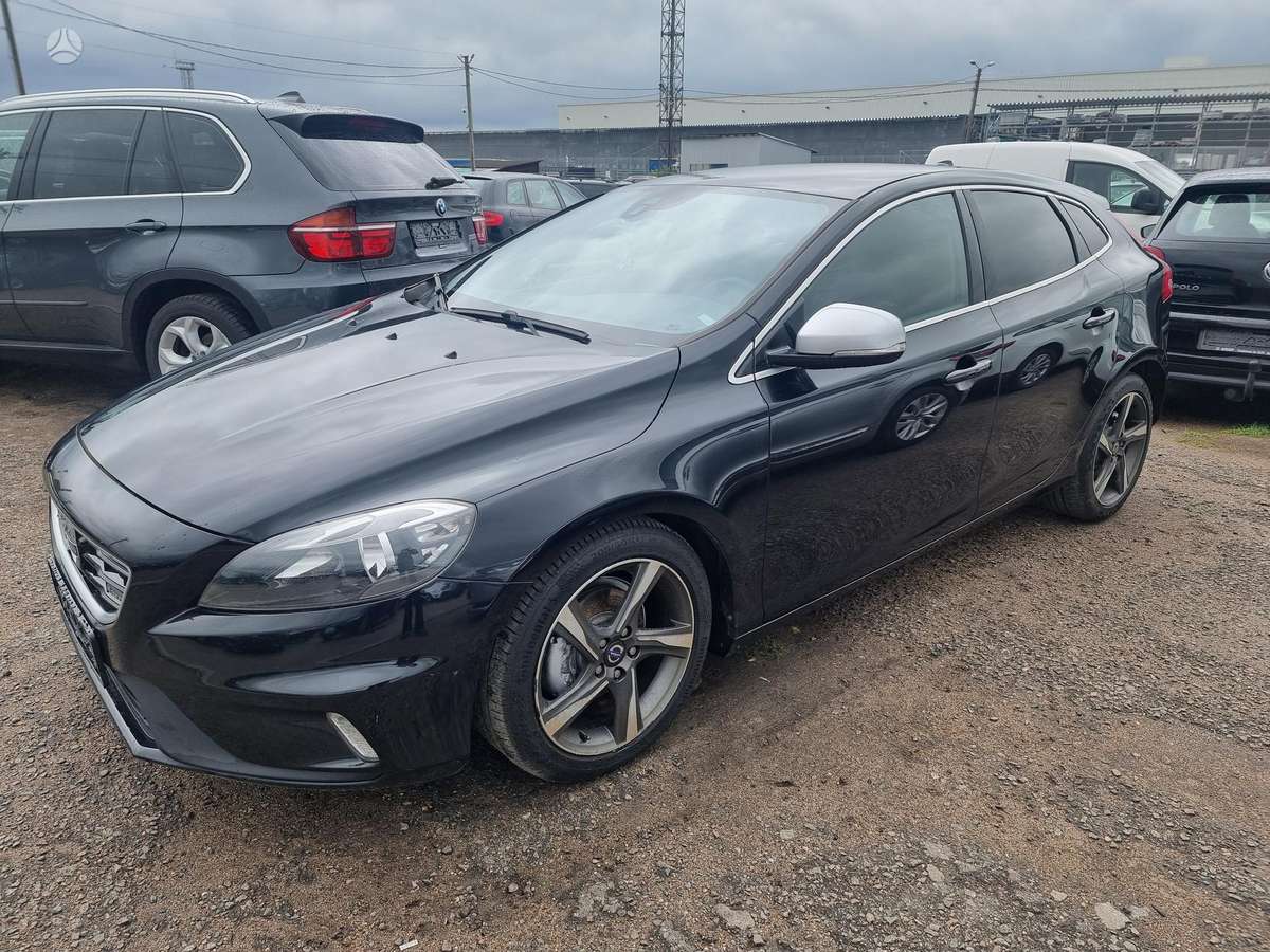 Volvo V40, 1.6 l., hatchback