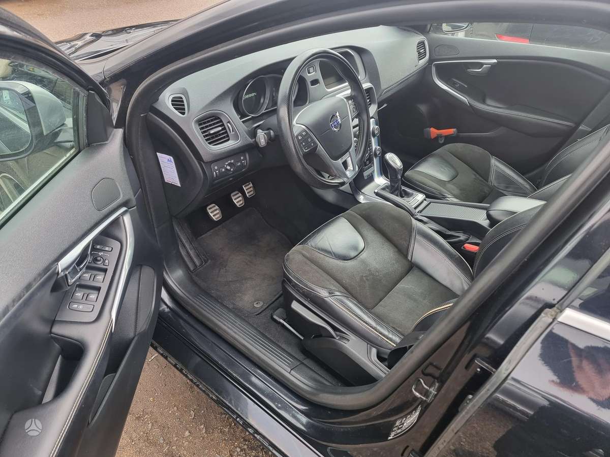 Volvo V40, 1.6 l., hatchback