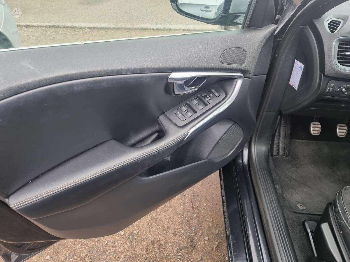 Volvo V40, 1.6 l., hatchback