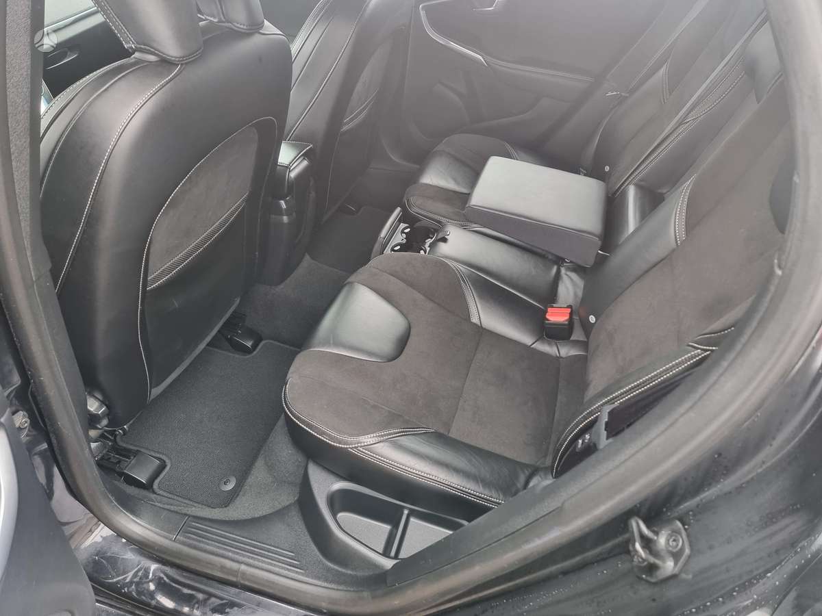 Volvo V40, 1.6 l., hatchback