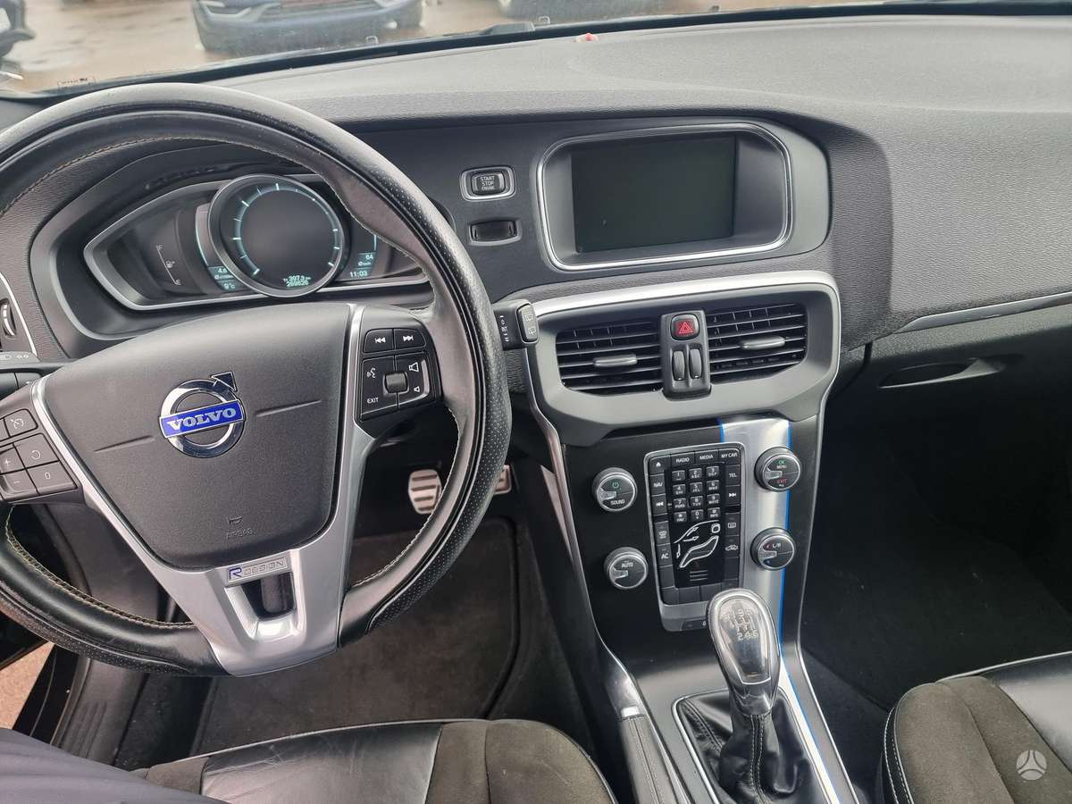 Volvo V40, 1.6 l., hatchback
