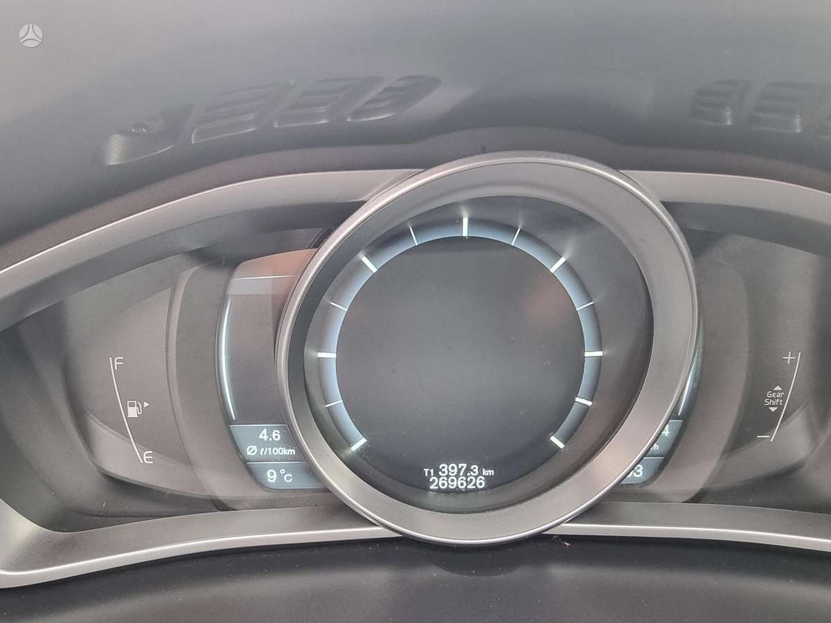 Volvo V40, 1.6 l., hatchback