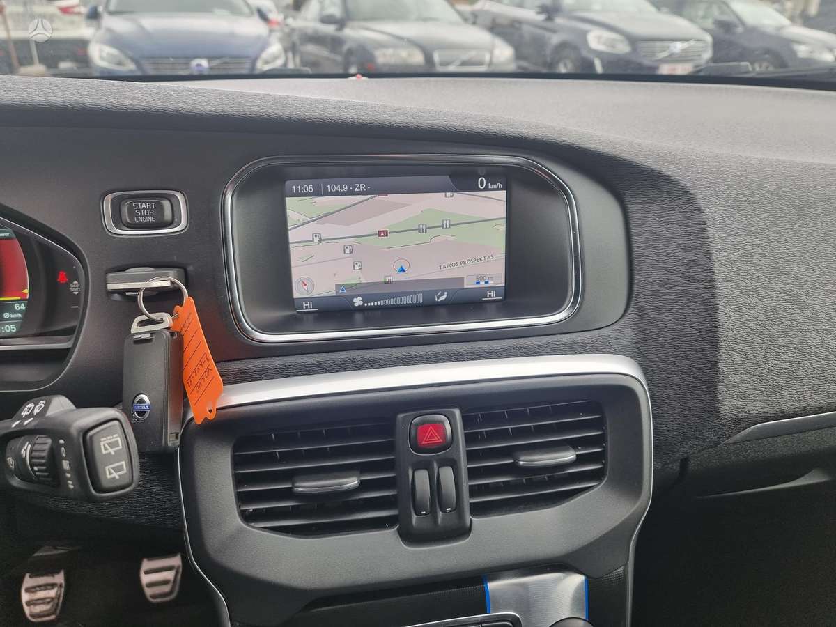Volvo V40, 1.6 l., hatchback