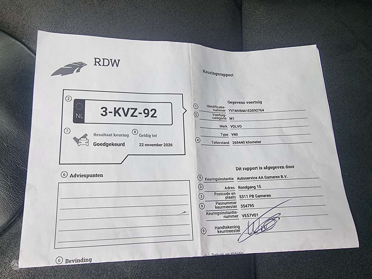 Volvo V40, 1.6 l., hatchback