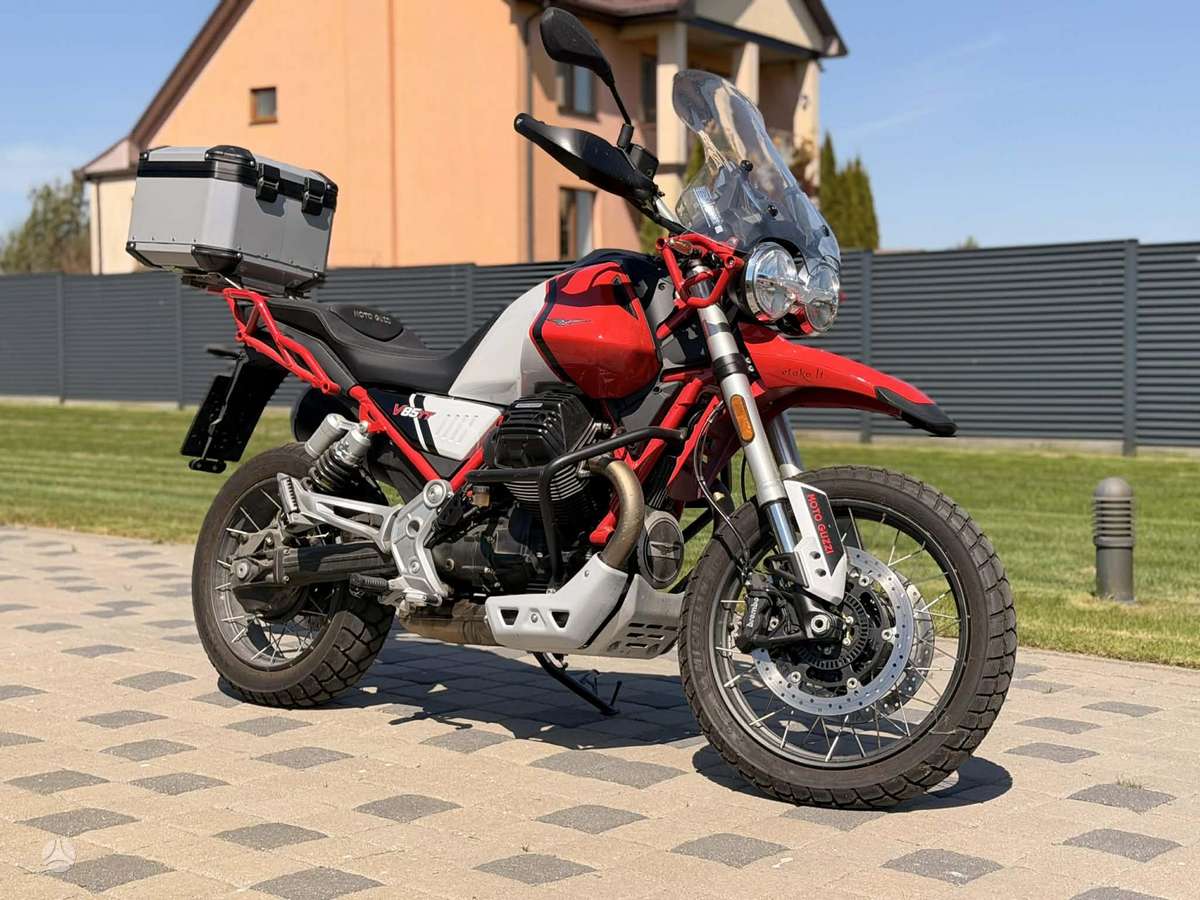 Moto Guzzi V85 TT  853cc, enduro / adventure