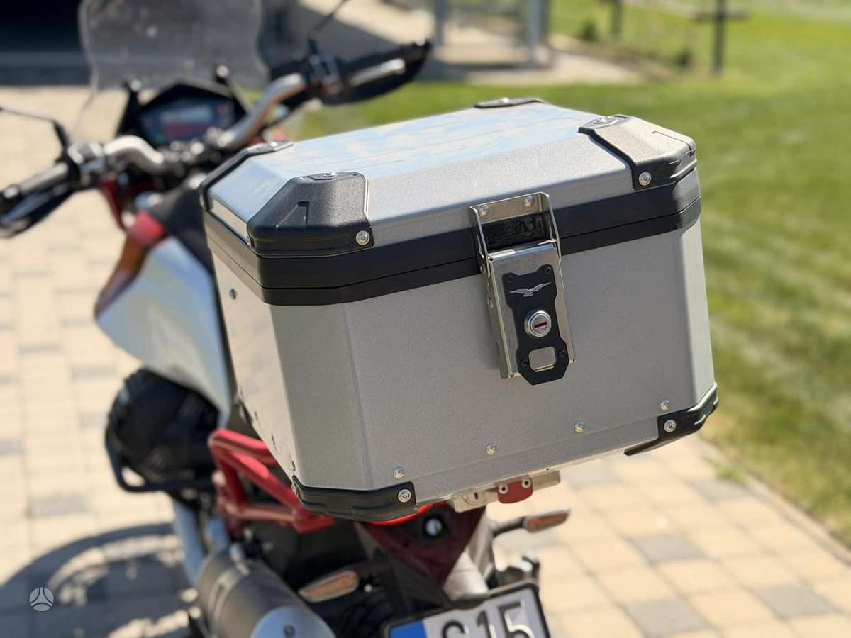 Moto Guzzi V85 TT  853cc, enduro / adventure