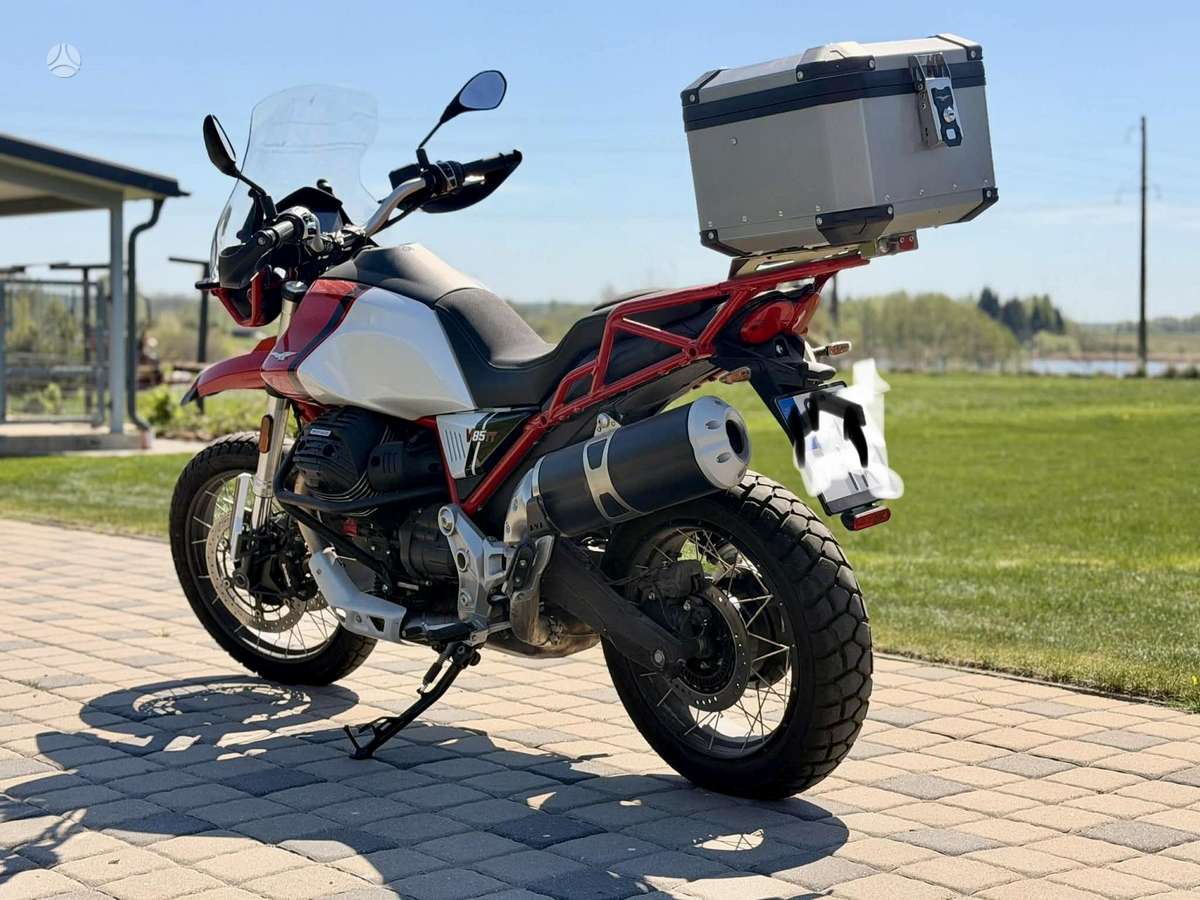 Moto Guzzi V85 TT  853cc, enduro / adventure