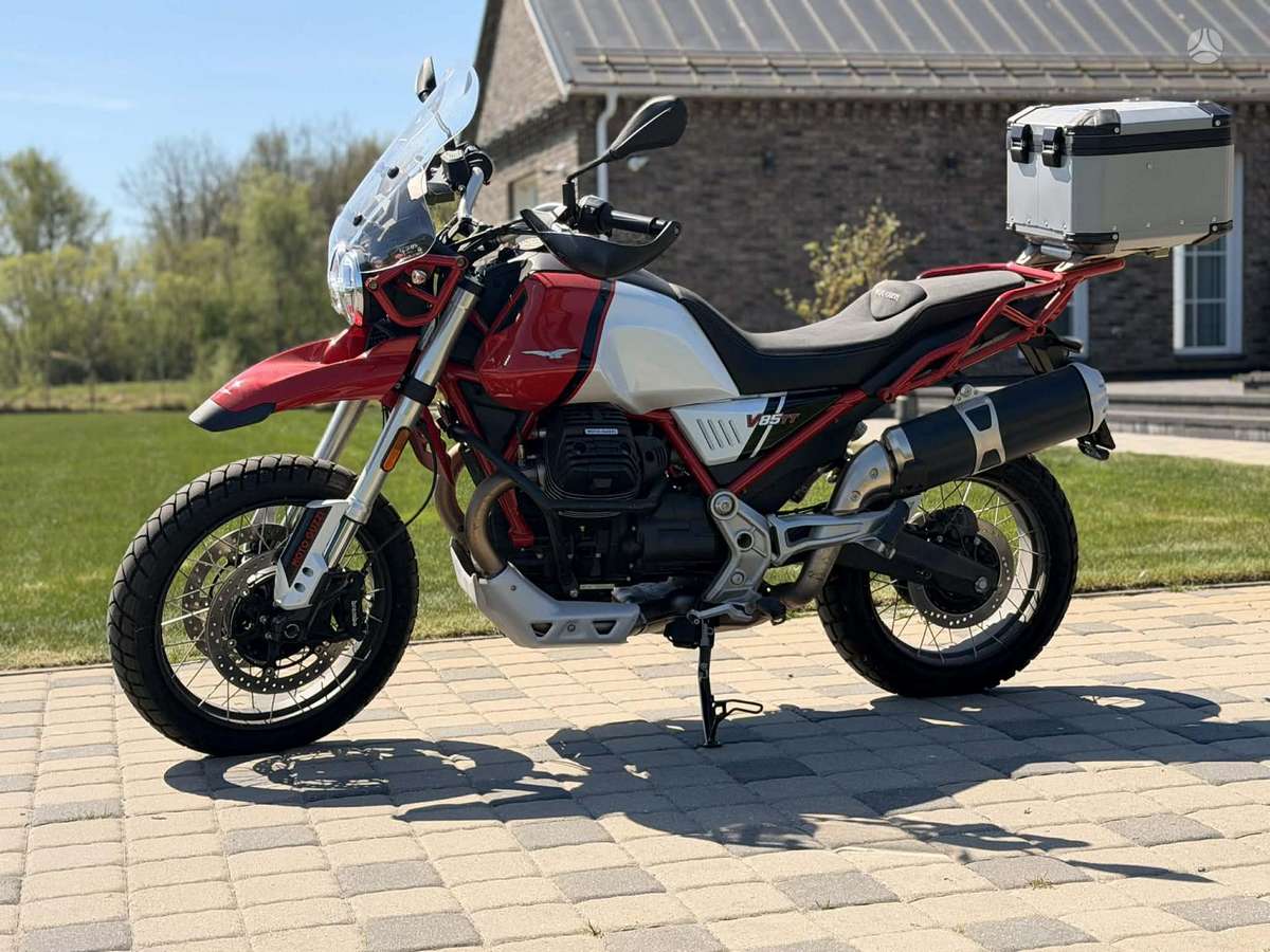 Moto Guzzi V85 TT  853cc, enduro / adventure