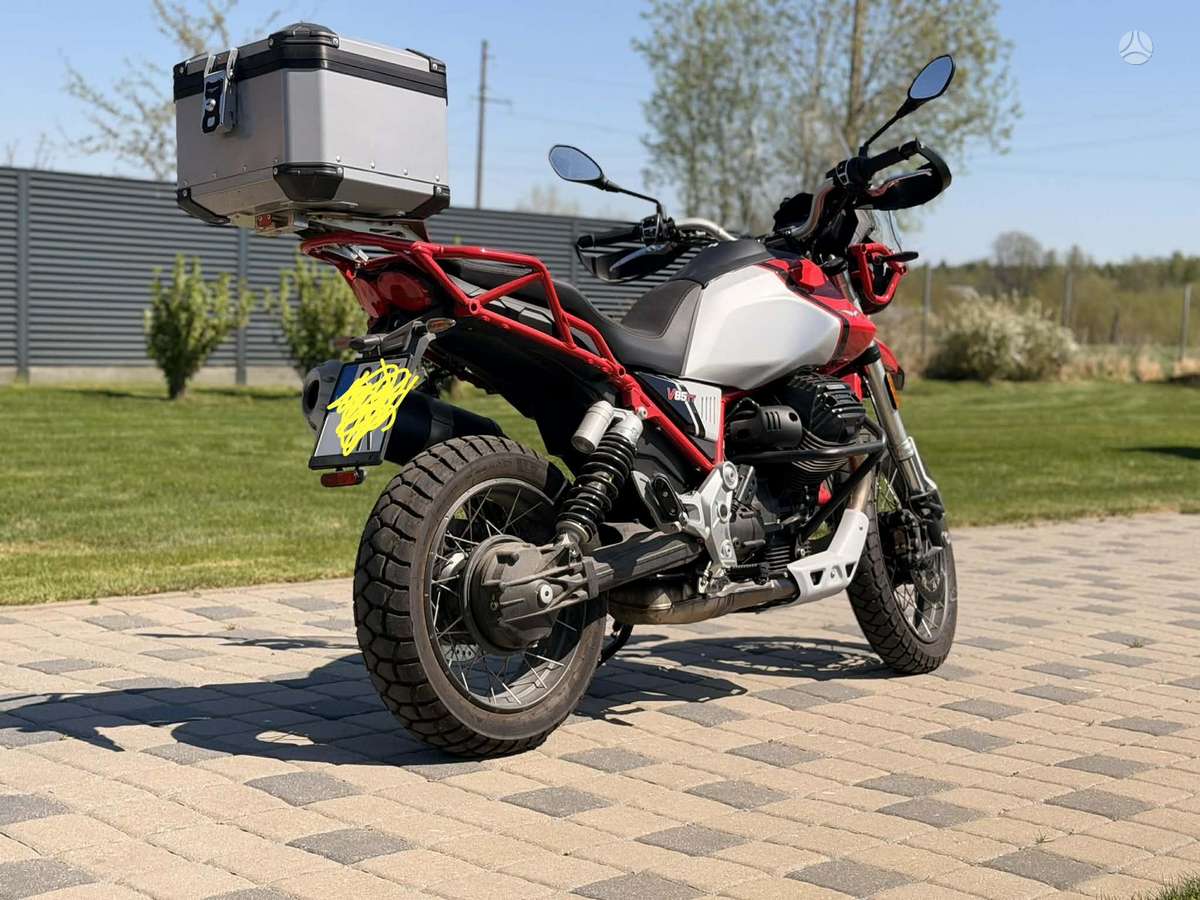 Moto Guzzi V85 TT  853cc, enduro / adventure