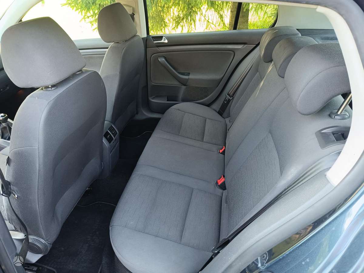 Volkswagen Golf - 6