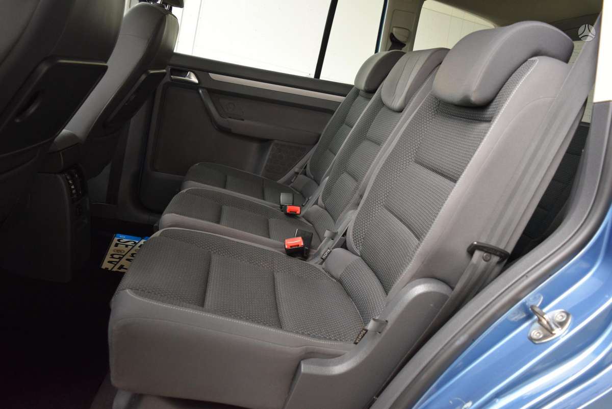 Volkswagen Touran - 10