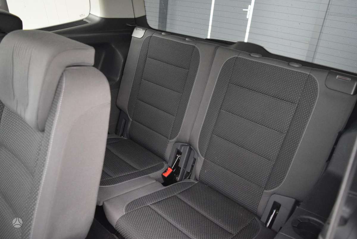 Volkswagen Touran - 11