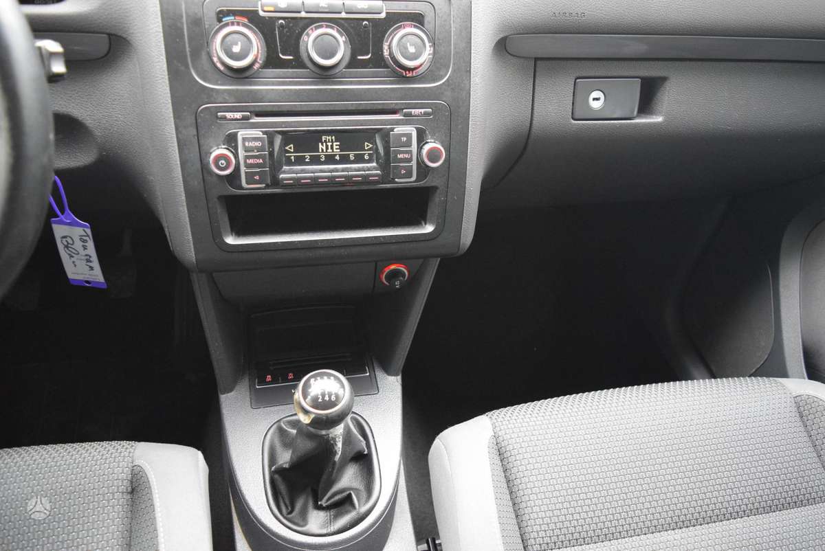 Volkswagen Touran - 12