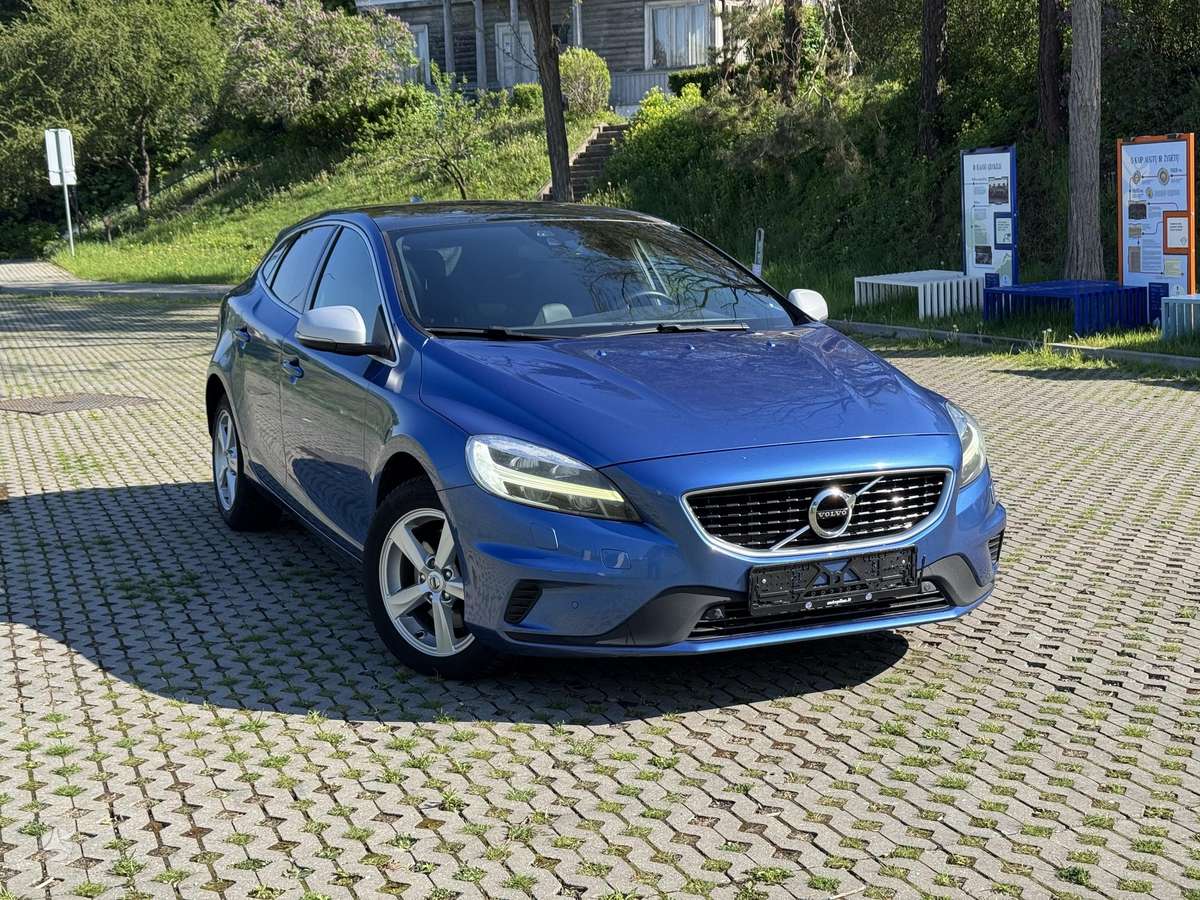 Volvo V40, 2.0 l., Хэтчбек