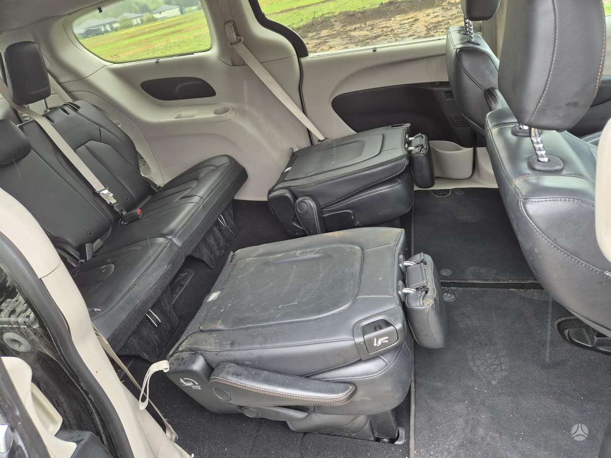 Chrysler Pacifica dalimis