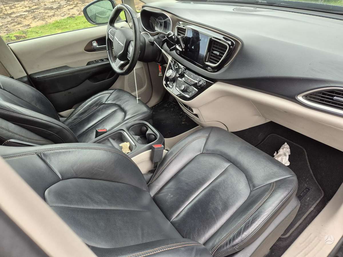 Chrysler Pacifica dalimis