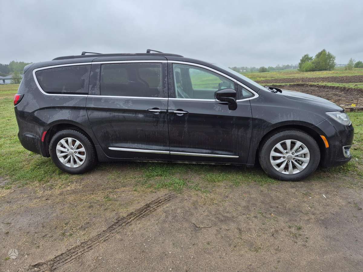 Chrysler Pacifica по частям
