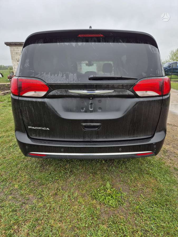 Chrysler Pacifica dalimis