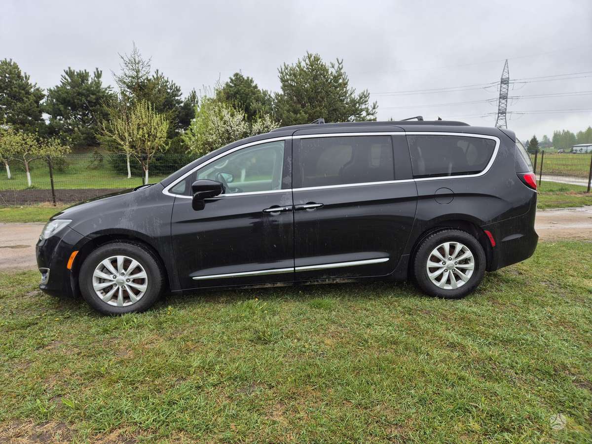 Chrysler Pacifica dalimis