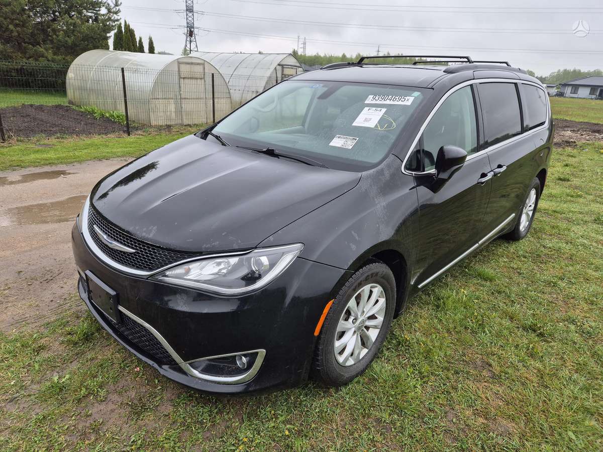 Chrysler Pacifica dalimis
