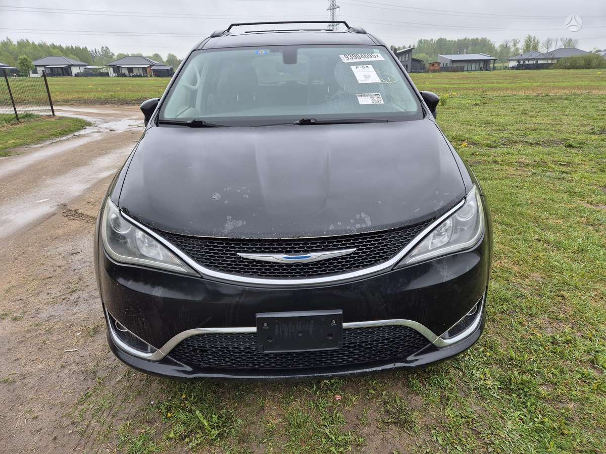 Chrysler Pacifica dalimis