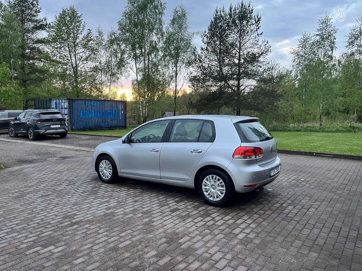 Volkswagen Golf - 6